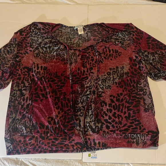 Vintage Suzie in a cranberry red and black leopard print top 3/4 length sleeves - Picture 1 of 6